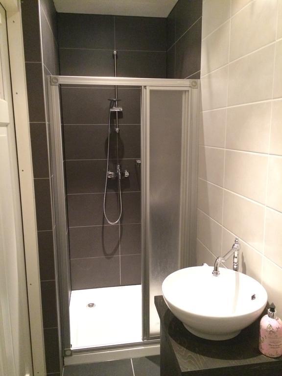 Gastenverblijf Door De Poort Tilburg Esterno foto